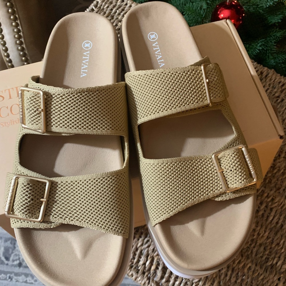 New w box sandals vivaia